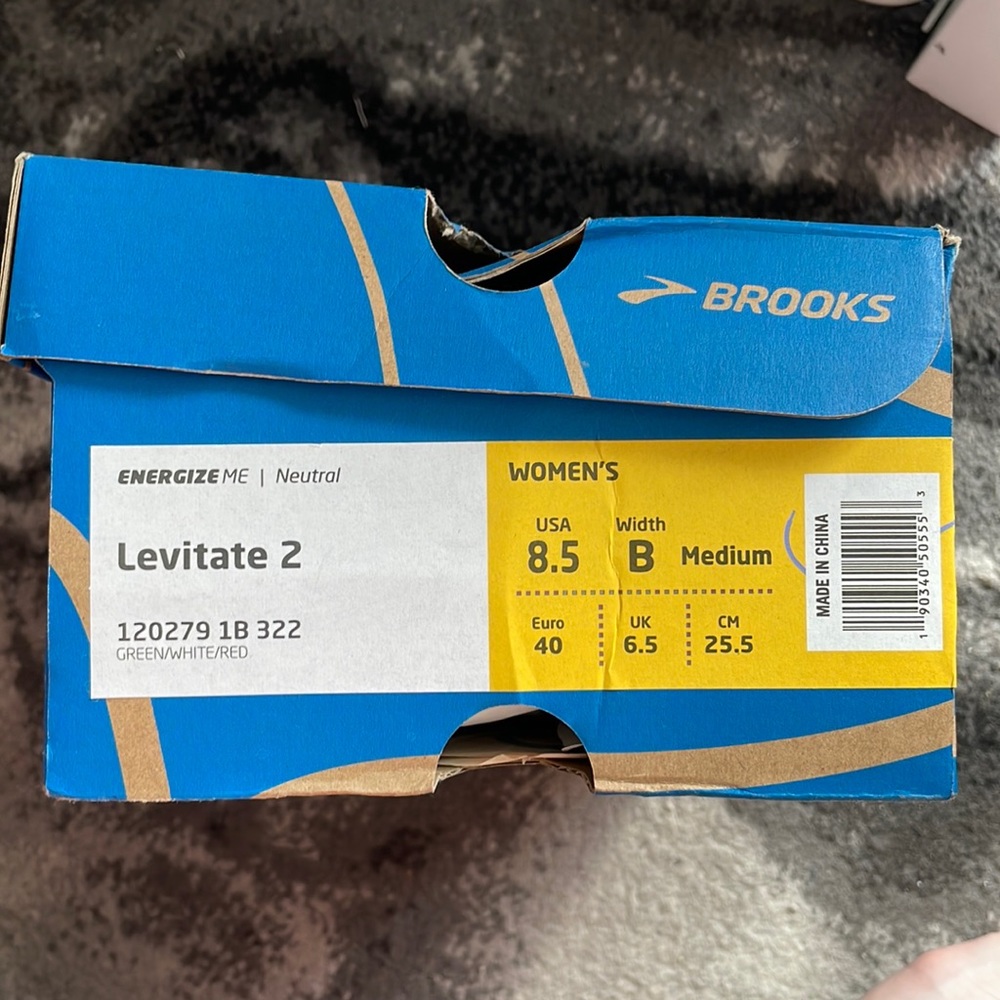 Brooks Levitate 2 holiday sneakers